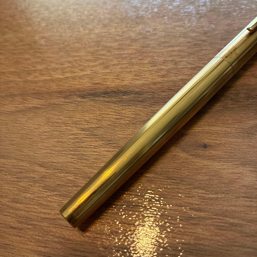 New PILOT fountain pen featuring an 18K gold nib with sleek black body and silver accents