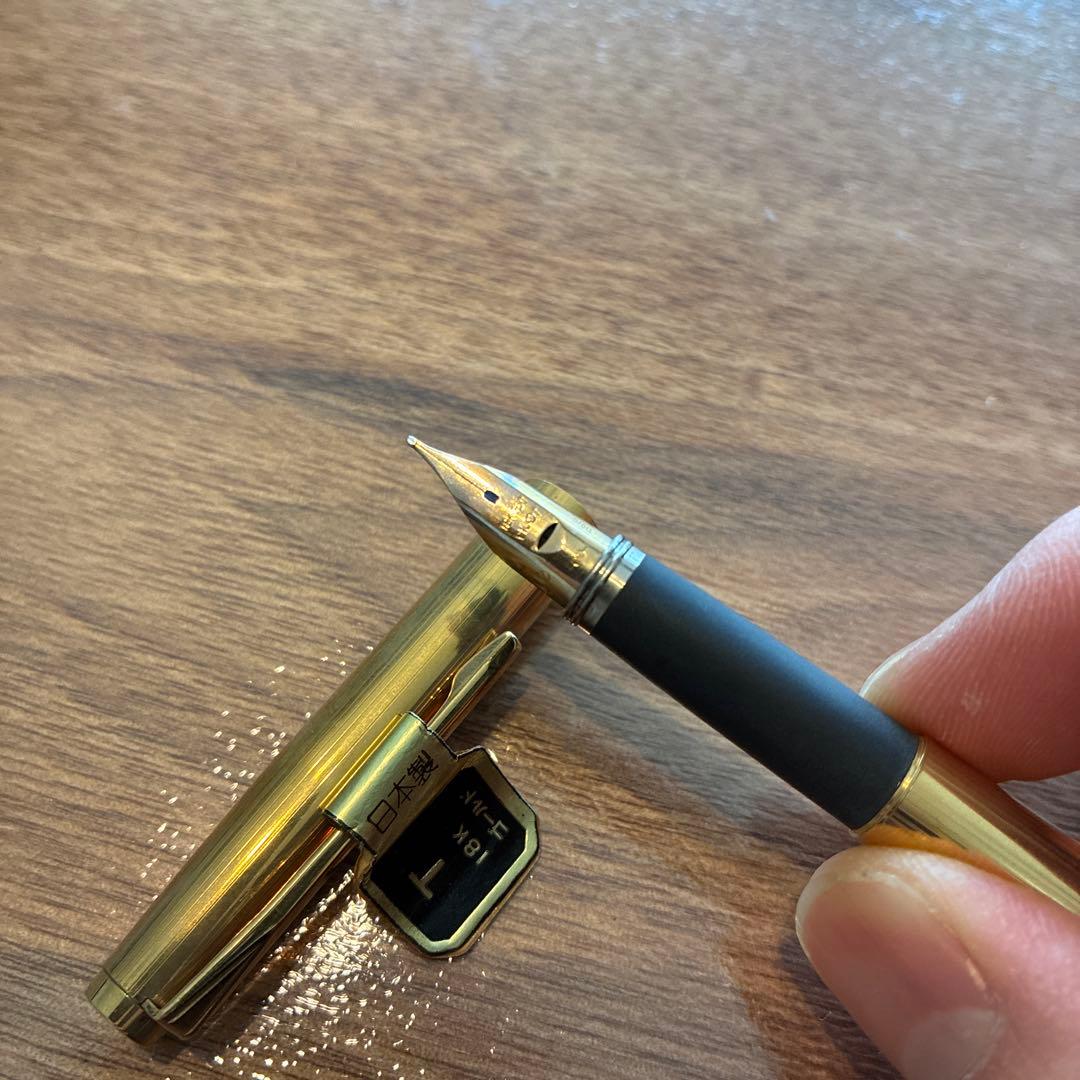 New PILOT fountain pen featuring an 18K gold nib with sleek black body and silver accents