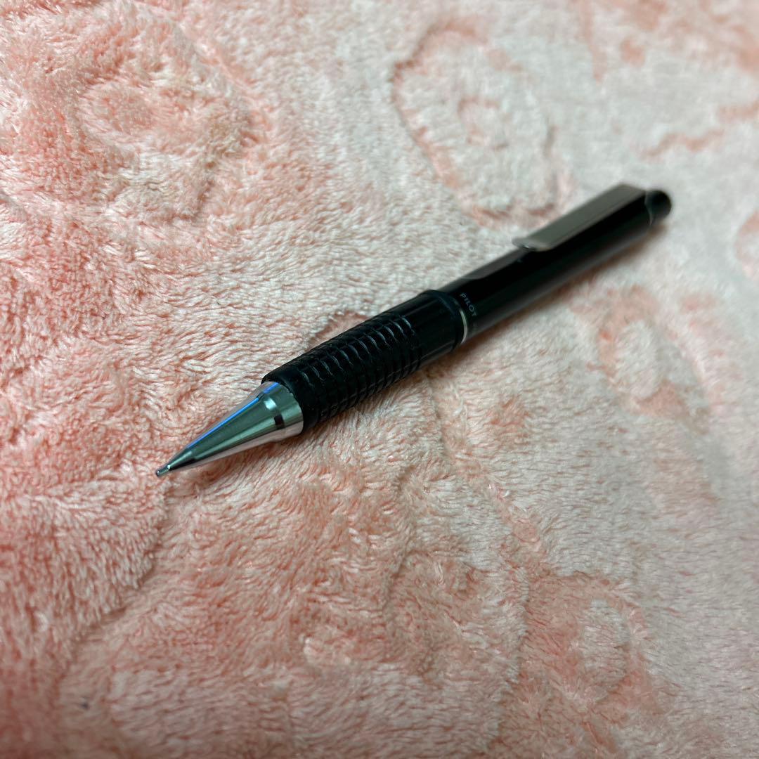 Pilot GIMNO Black pen featuring metal tip, rubber grip, and simple black plastic and metal body