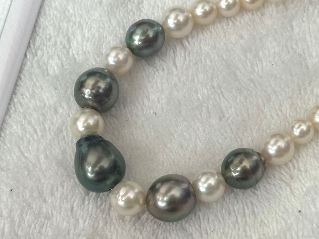 Silver necklace with 7.9-10mm Black Lip South Sea and Akoya pearls, 43.5cm length, displayed on white background