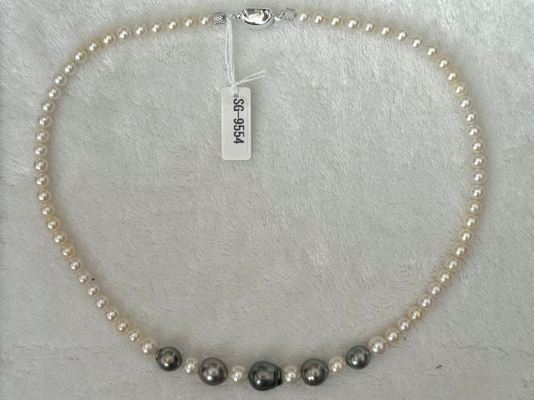 Silver necklace with 7.9-10mm Black Lip South Sea and Akoya pearls, 43.5cm length, displayed on white background