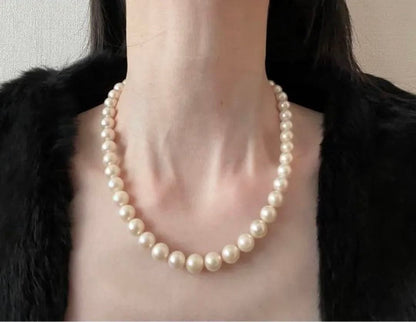 Vintage Akoya pearl necklace featuring a single 9.5 mm pearl and double lock clasp on a 44.5 cm chain