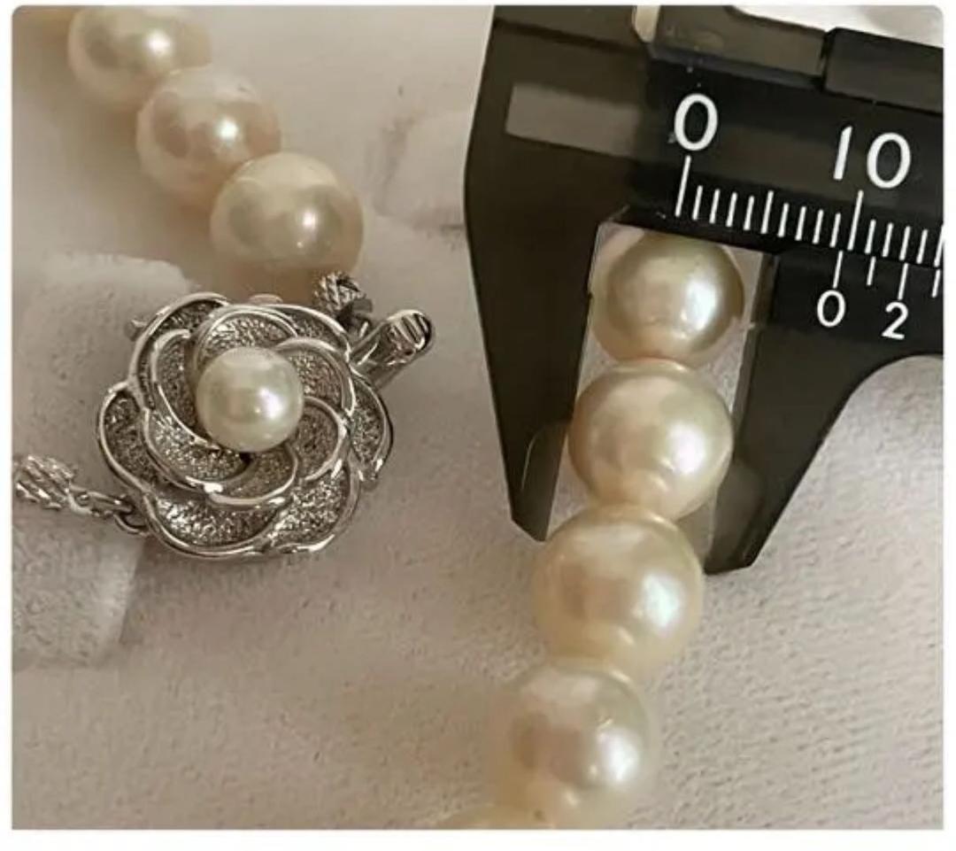 Vintage Akoya pearl necklace featuring a single 9.5 mm pearl and double lock clasp on a 44.5 cm chain