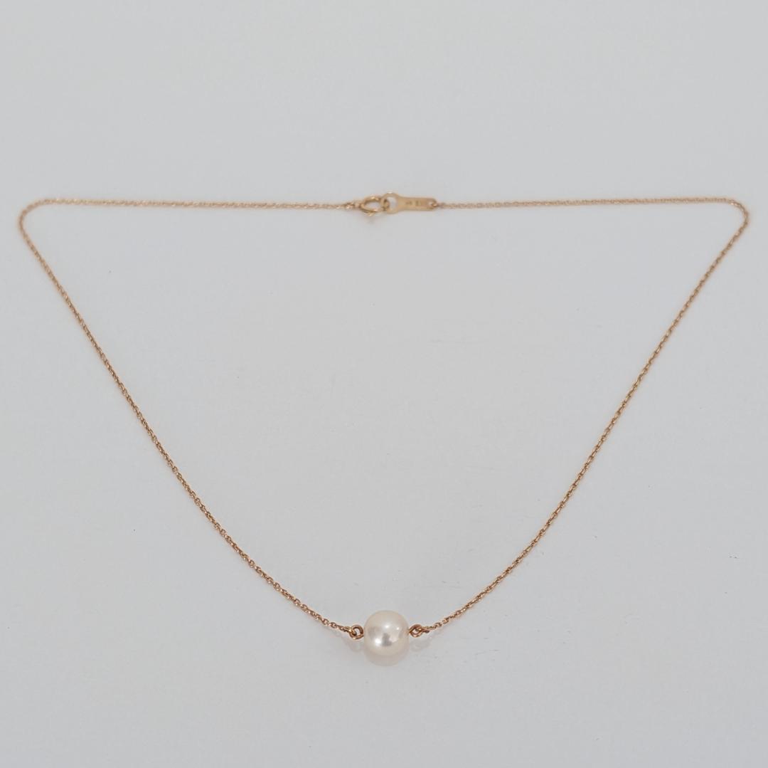 Tasaki pearl necklace featuring a 7mm pearl pendant set in 18K yellow gold with a 40 cm chain