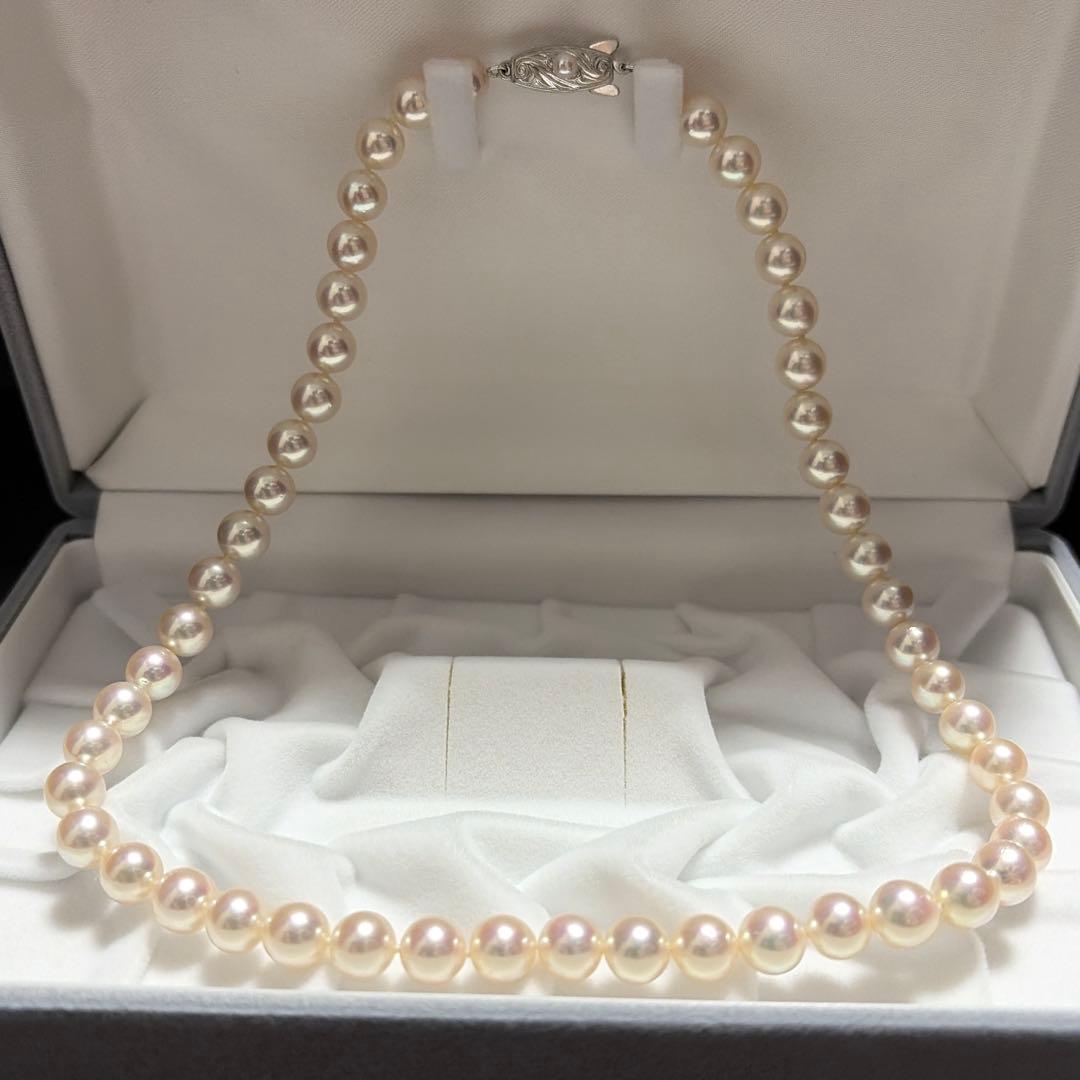 K14WG Akoya pearl necklace featuring 8.0mm pearls, 42 cm length, displayed on a white background