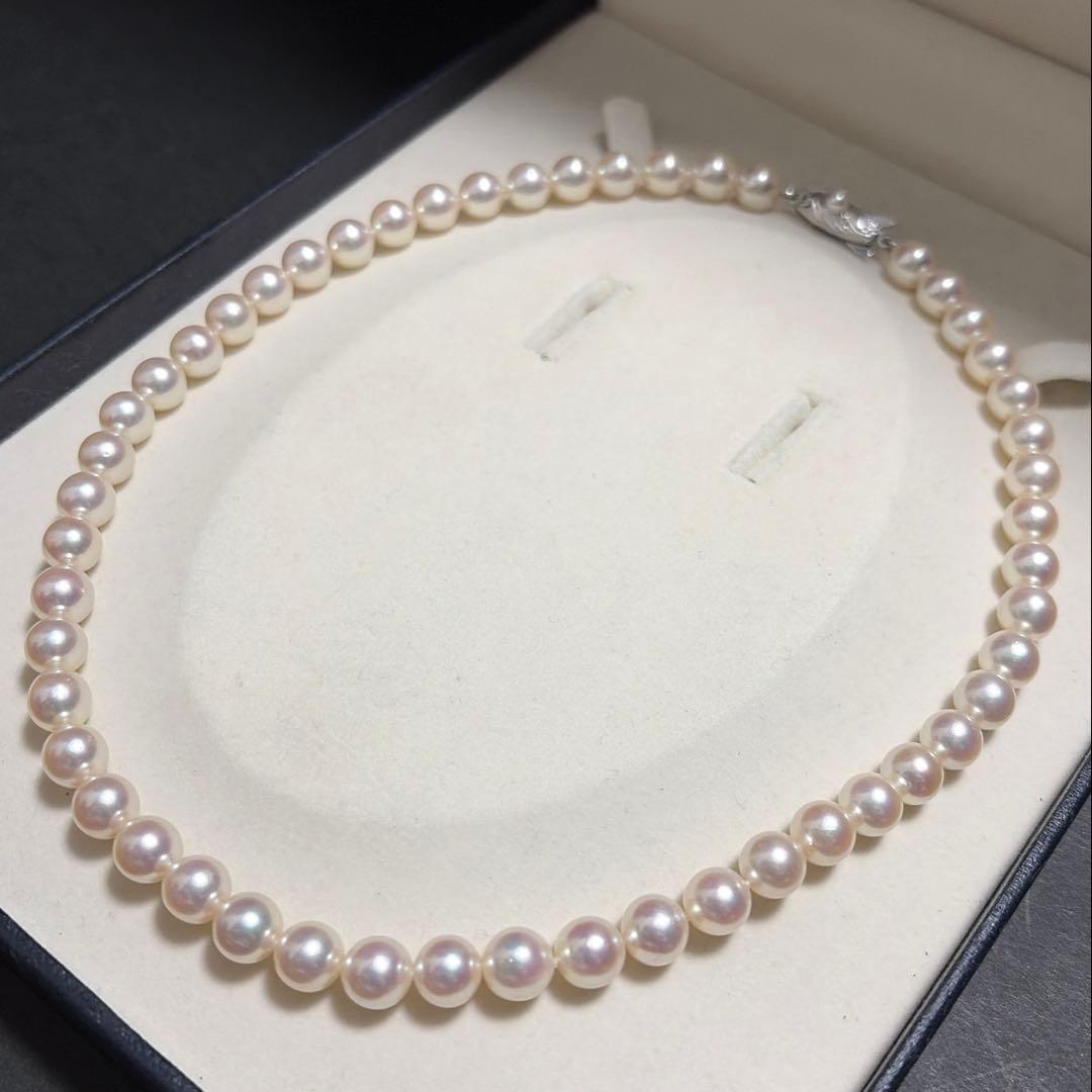 K14WG Akoya pearl necklace featuring 8.0mm pearls, 42 cm length, displayed on a white background