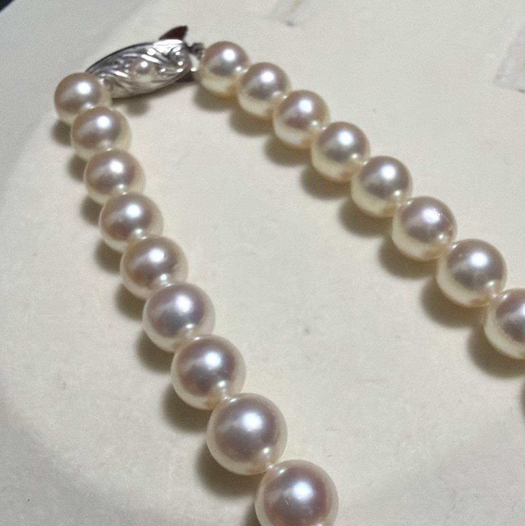 K14WG Akoya pearl necklace featuring 8.0mm pearls, 42 cm length, displayed on a white background