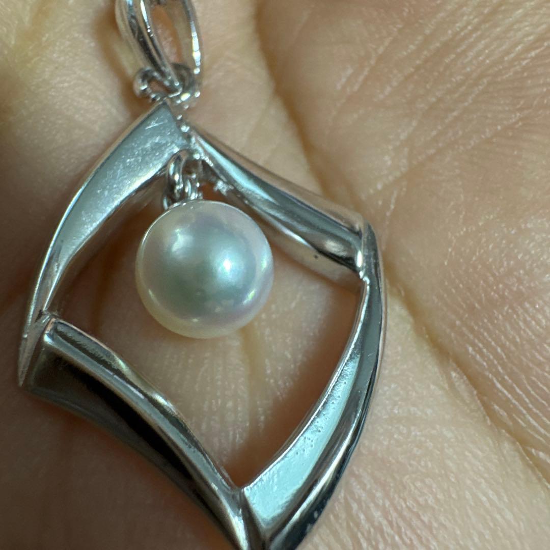Akoya pearl silver necklace with pinkish luster pearls and silver chain, used condition, engraving on top