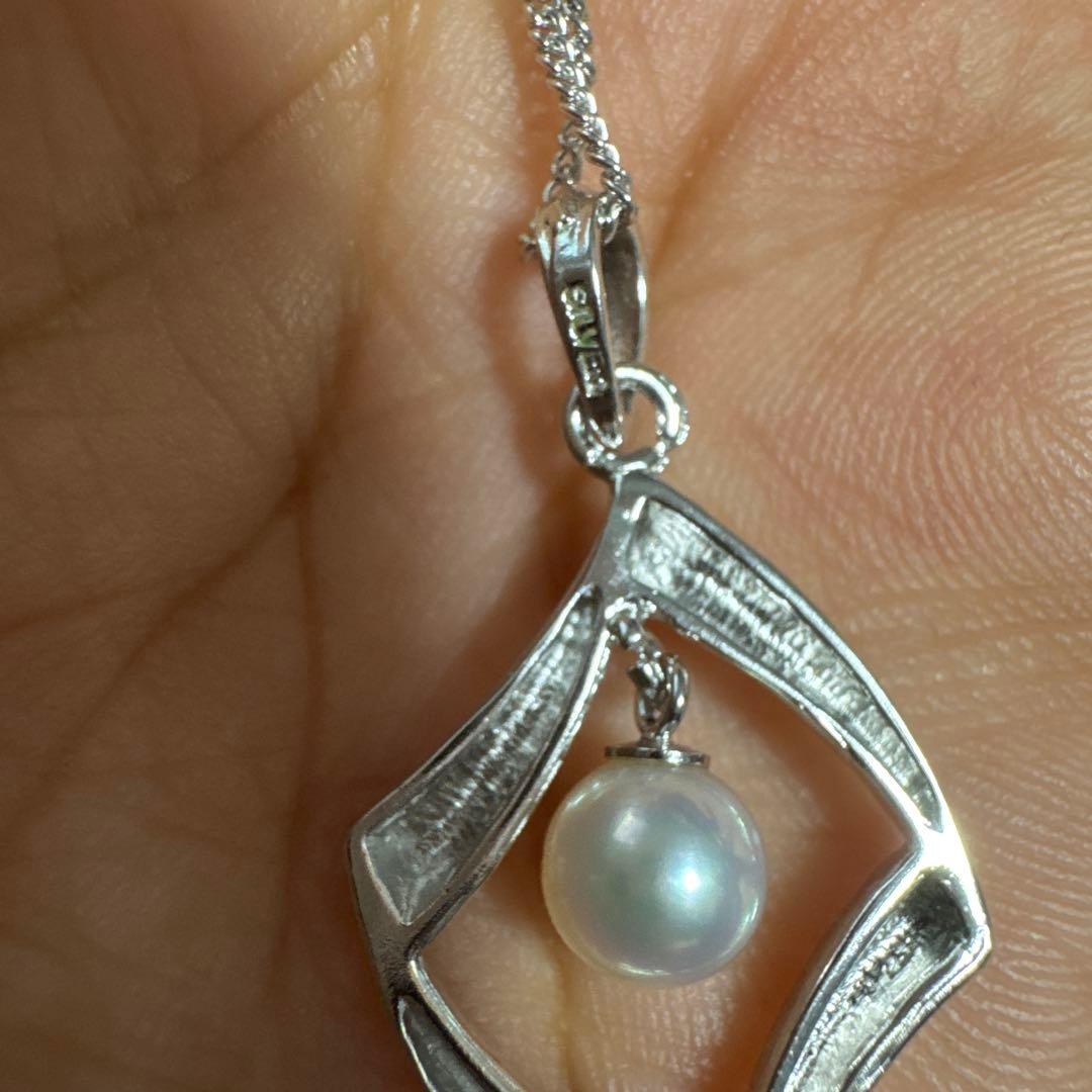 Akoya pearl silver necklace with pinkish luster pearls and silver chain, used condition, engraving on top