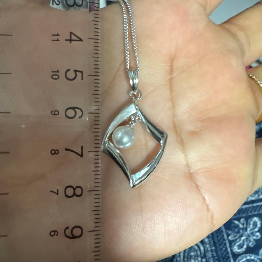 Akoya pearl silver necklace with pinkish luster pearls and silver chain, used condition, engraving on top