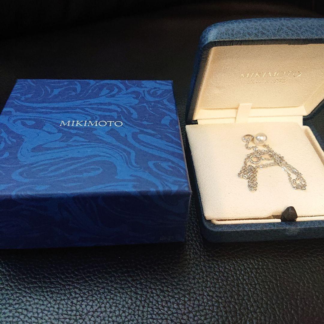 MIKIMOTO silver necklace featuring a single pearl with included bonus case