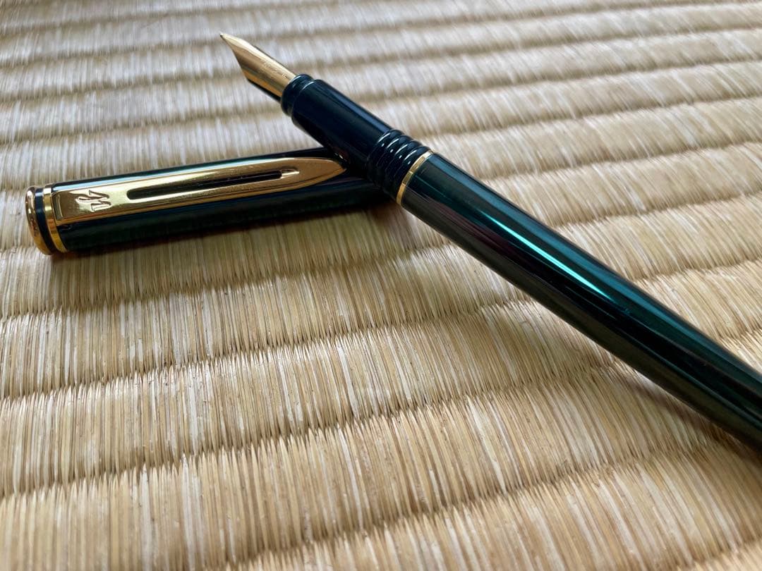 Waterman fountain pen made in France with deep green finish, classic design displayed on white background