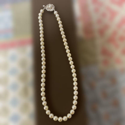 Akoya pearl necklace with approximately 5mm pearls on a 39cm silver chain