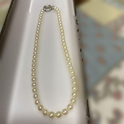 Akoya pearl necklace with approximately 5mm pearls on a 39cm silver chain
