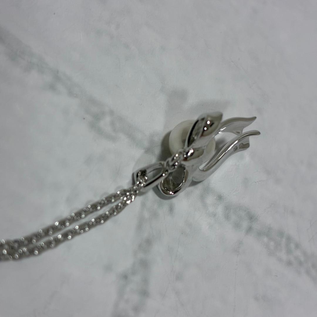 Mikimoto necklace featuring a silver white ribbon pendant with Akoya pearl on a 40 cm chain
