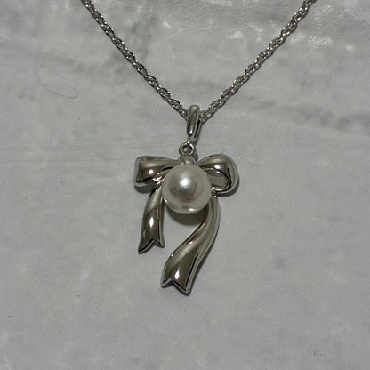 Mikimoto necklace featuring a silver white ribbon pendant with Akoya pearl on a 40 cm chain