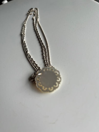 Agete shell necklace featuring natural shell pendant on delicate chain