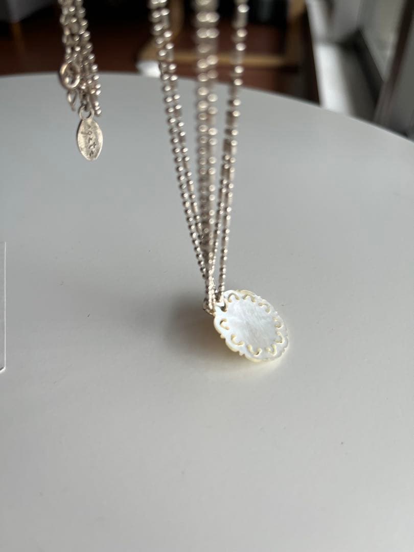 Agete shell necklace featuring natural shell pendant on delicate chain
