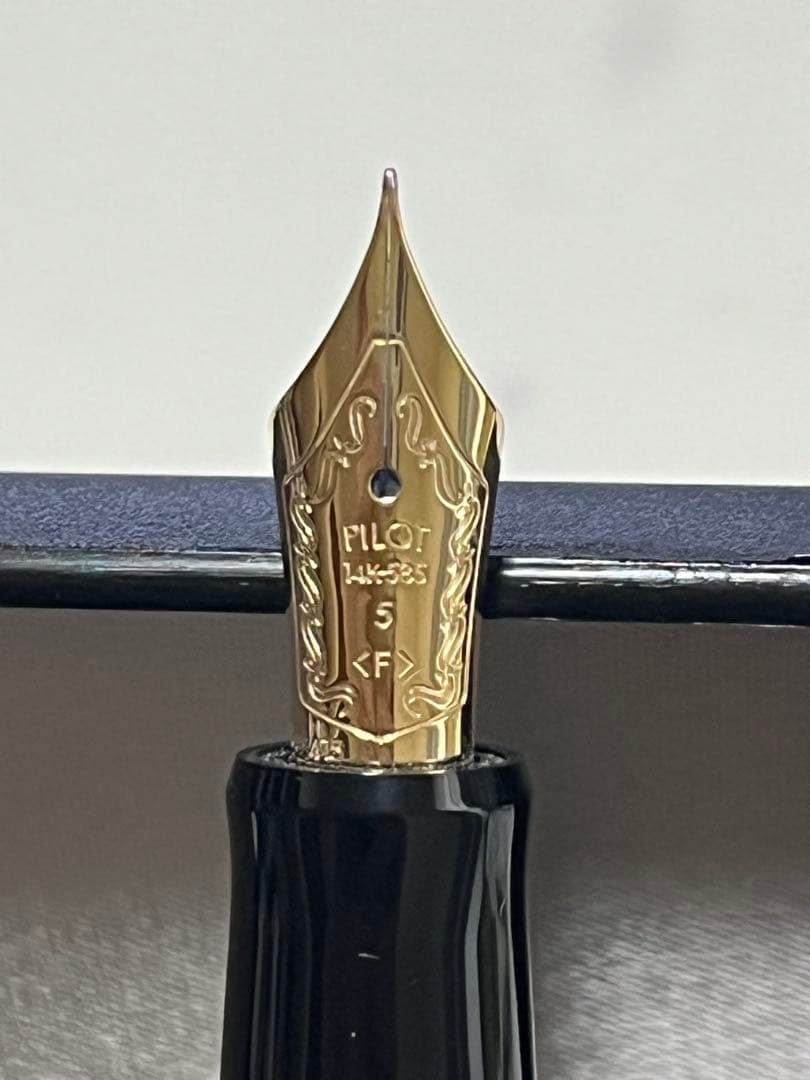 Pilot Fountain Pen 585 14K gold nib with unopened ink bottle and accessories, unused condition