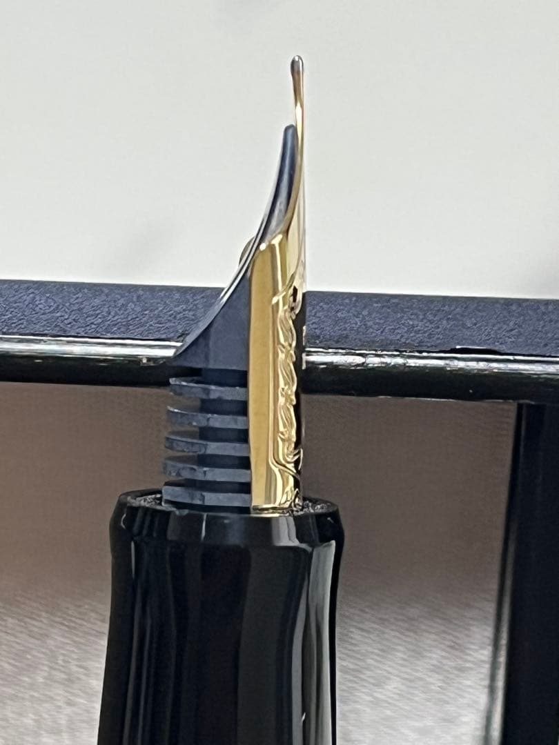 Pilot Fountain Pen 585 14K gold nib with unopened ink bottle and accessories, unused condition