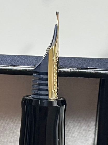 Pilot Fountain Pen 585 14K gold nib with unopened ink bottle and accessories, unused condition