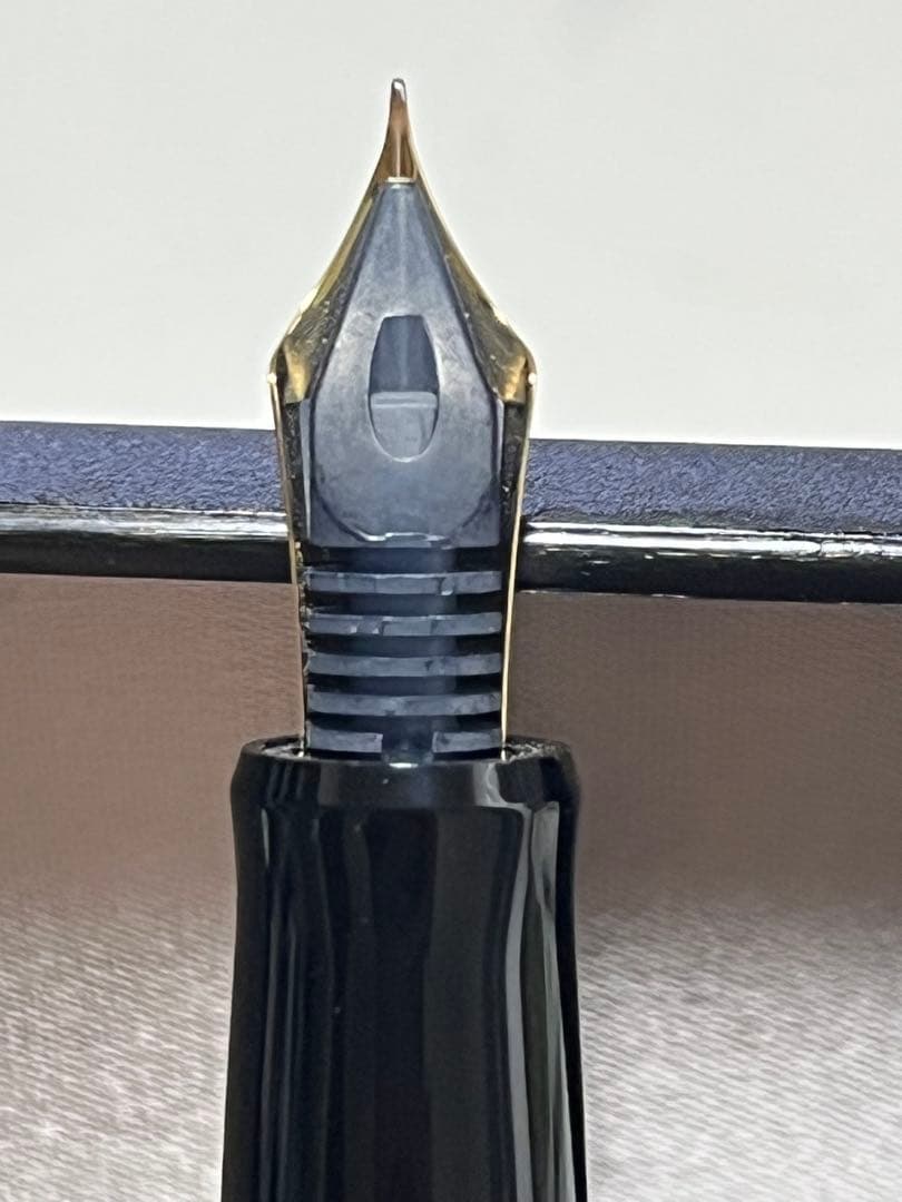 Pilot Fountain Pen 585 14K gold nib with unopened ink bottle and accessories, unused condition