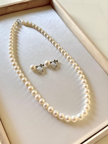 Akoya pearl necklace with 8mm pearls and 41cm chain featuring a spring ring clasp