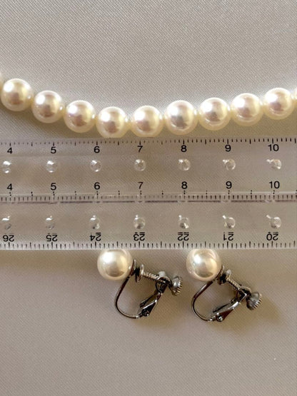 Akoya pearl necklace with 8mm pearls and 41cm chain featuring a spring ring clasp