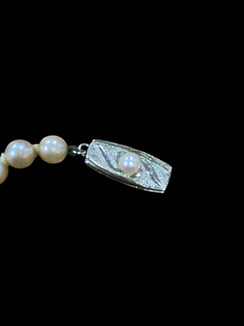 Akoya pearl necklace featuring 5.1mm pearls with silver mark setting on a 41 cm chain