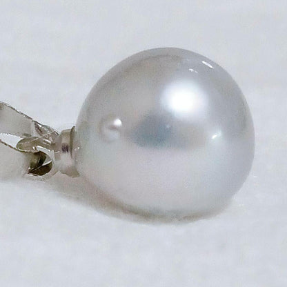 Akoya Pearl Top featuring 9.3mm natural pearl set in silver 925 with unique scratches, new condition