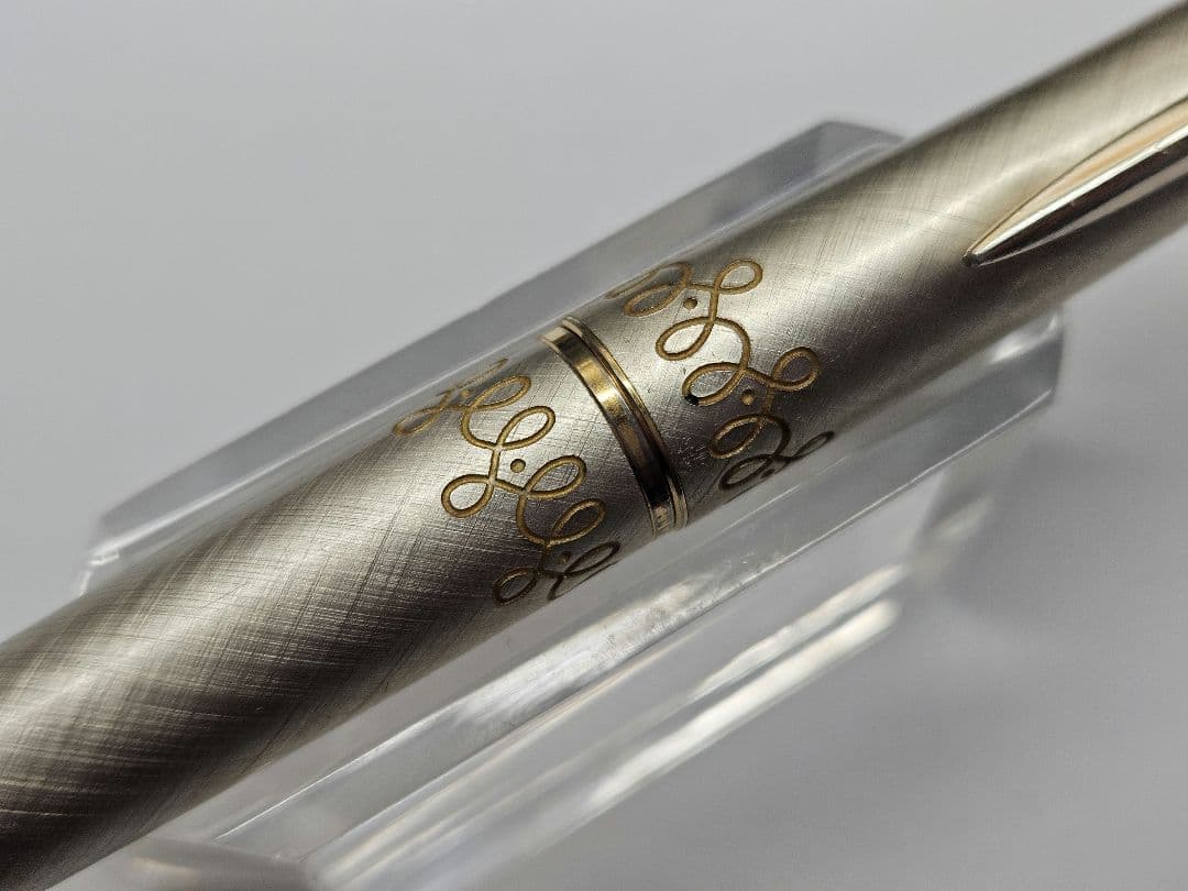 Pilot Lady Fountain Pen F 18K featuring 18-karat gold body, elegant vintage design, discontinued model