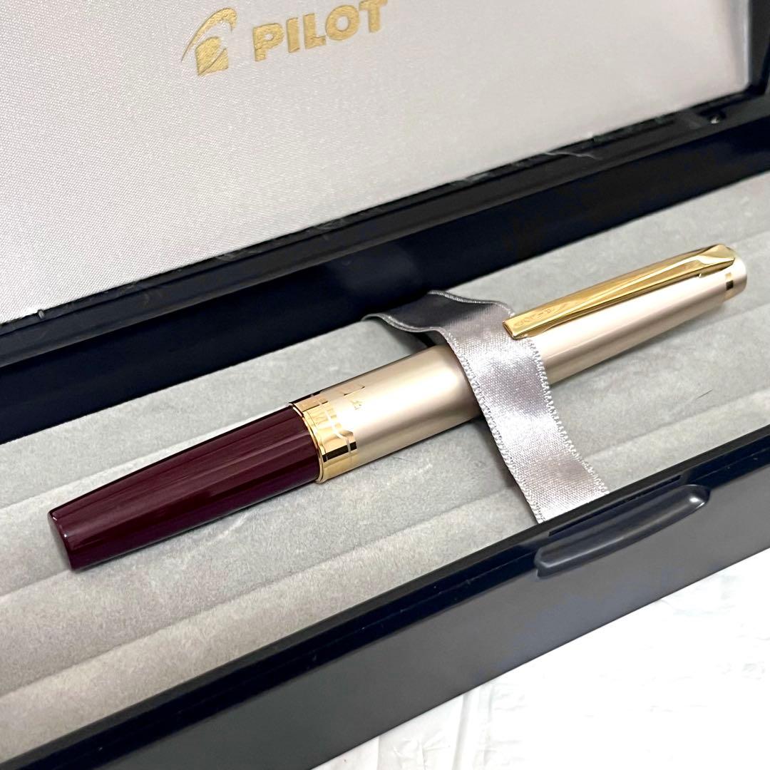 Pilot Elite 95S fountain pen in deep red with 14K fine nib and short size
