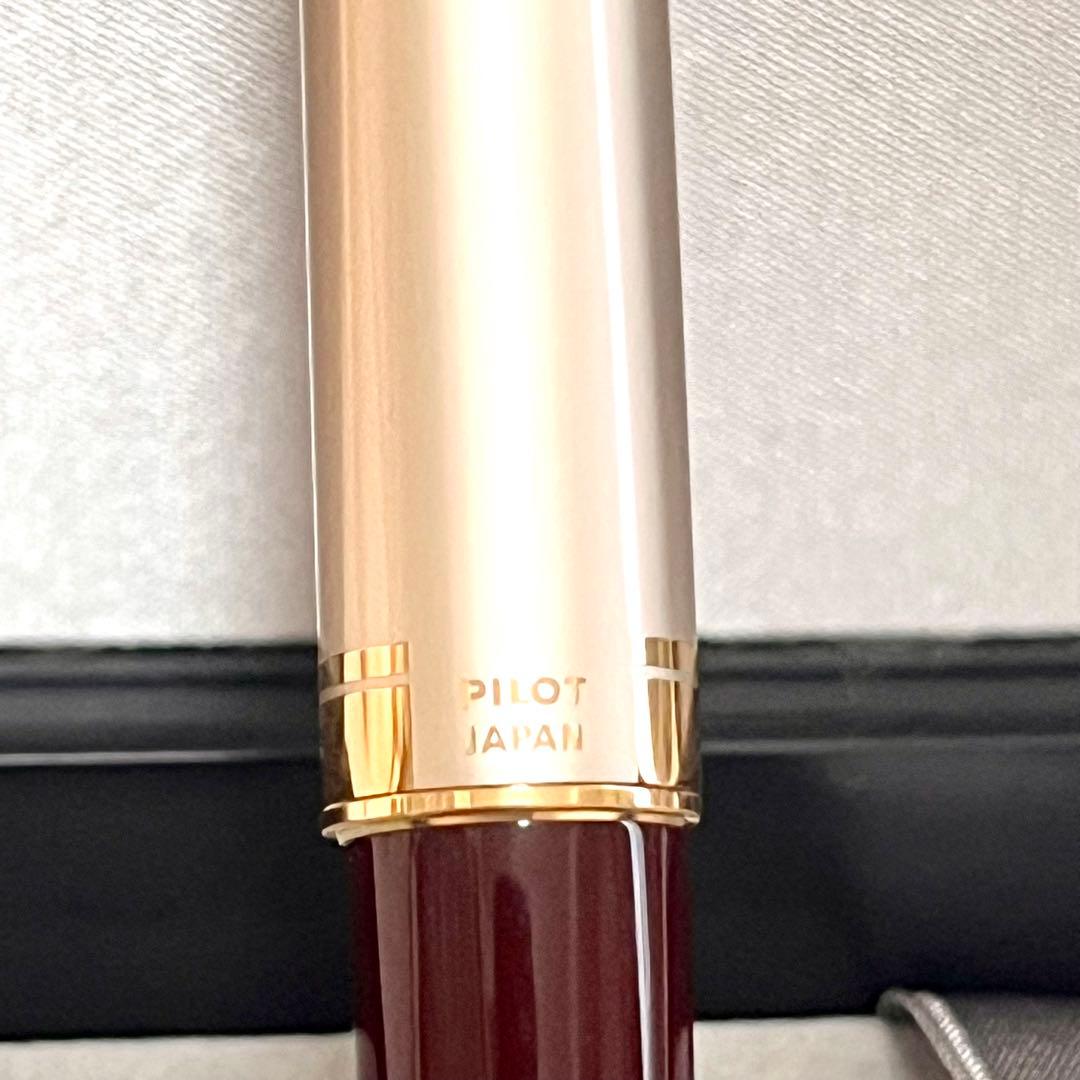 Pilot Elite 95S fountain pen in deep red with 14K fine nib and short size