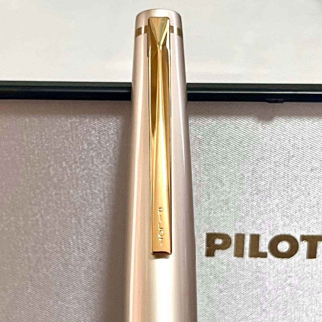 Pilot Elite 95S fountain pen in deep red with 14K fine nib and short size
