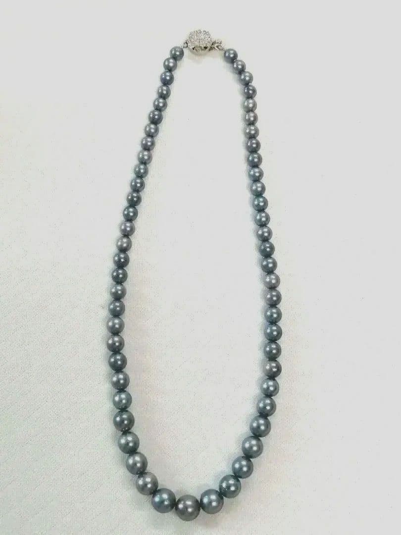 Akoya pearl necklace with blue dyed round pearls sized 9.1-6 mm on a 43.5 cm string with visible luster