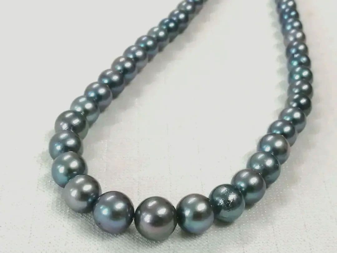 Akoya pearl necklace with blue dyed round pearls sized 9.1-6 mm on a 43.5 cm string with visible luster