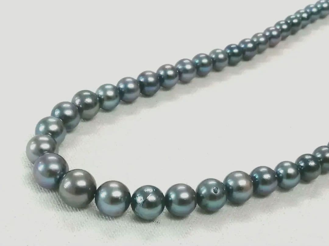 Akoya pearl necklace with blue dyed round pearls sized 9.1-6 mm on a 43.5 cm string with visible luster