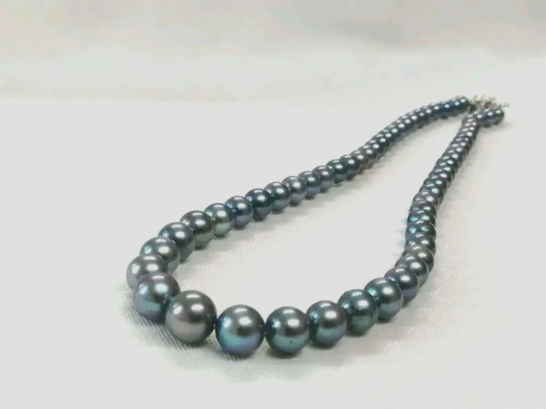 Akoya pearl necklace with blue dyed round pearls sized 9.1-6 mm on a 43.5 cm string with visible luster