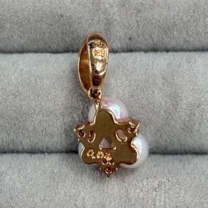 Used TASAKI K18 gold pendant with Akoya baby pearls and small diamonds