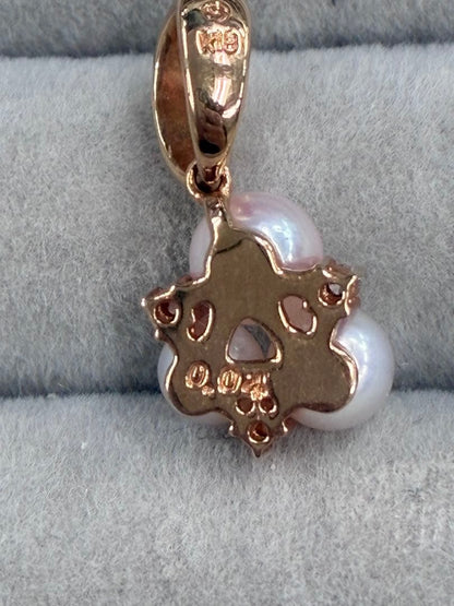 Used TASAKI K18 gold pendant with Akoya baby pearls and small diamonds
