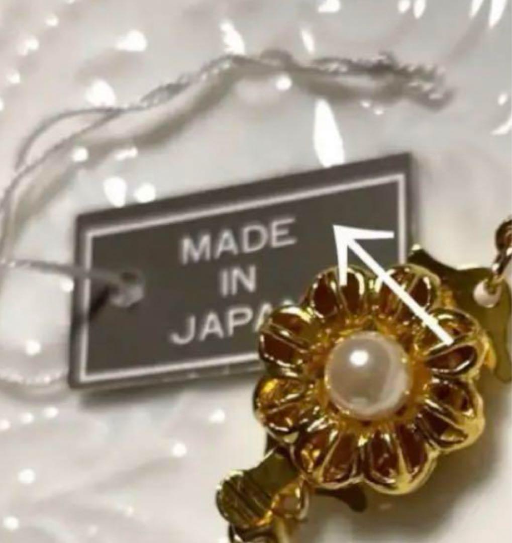 Formal Akoya pearl necklace 42 cm with 6 mm round pearls from Japan on a white background