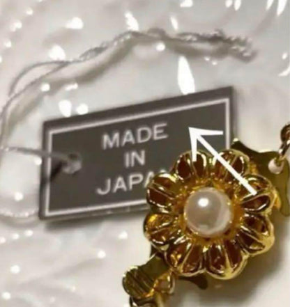 Formal Akoya pearl necklace 42 cm with 6 mm round pearls from Japan on a white background