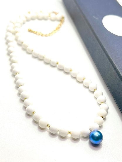 Akoya pearl necklace with black and indigo blue pearls, white onyx beads, and K18 gold leaf Venetian glass parts