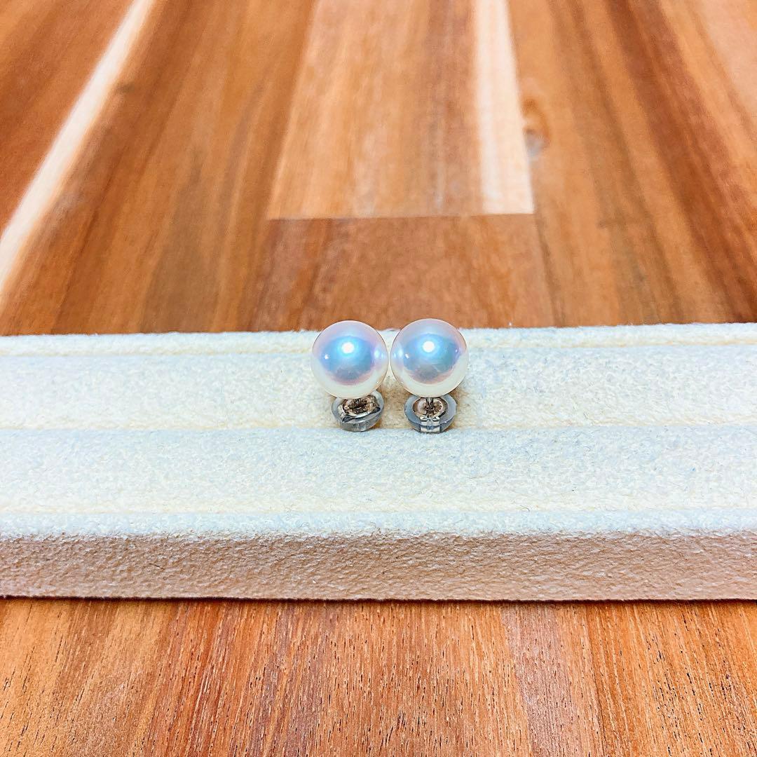 Single pearl earring with 8.0-8.5mm Akoya pearl mounted on PT platinum 900