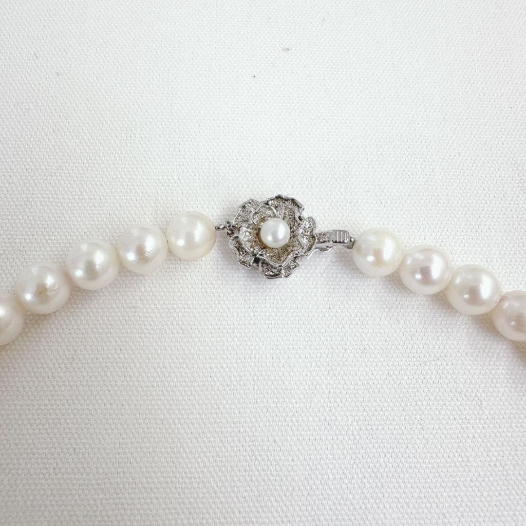 Close-up of an Akoya pearl necklace featuring 8-8.5mm white pearls on a 40cm strand