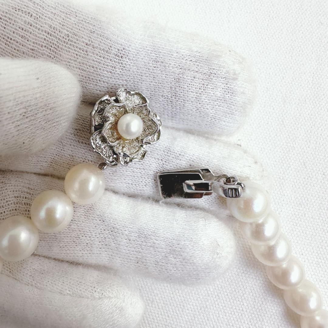 Close-up of an Akoya pearl necklace featuring 8-8.5mm white pearls on a 40cm strand