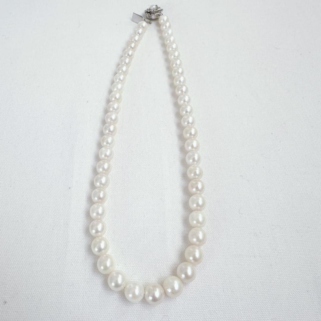 Close-up of an Akoya pearl necklace featuring 8-8.5mm white pearls on a 40cm strand