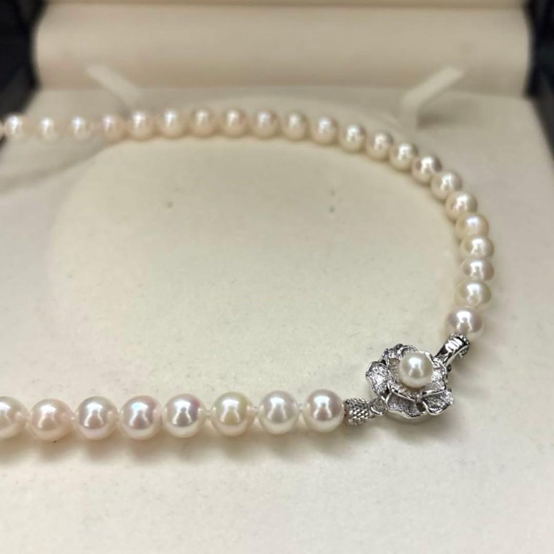 Akoya pearl necklace with white pearls 6.5-7mm diameter, 42cm length, displayed on a white background