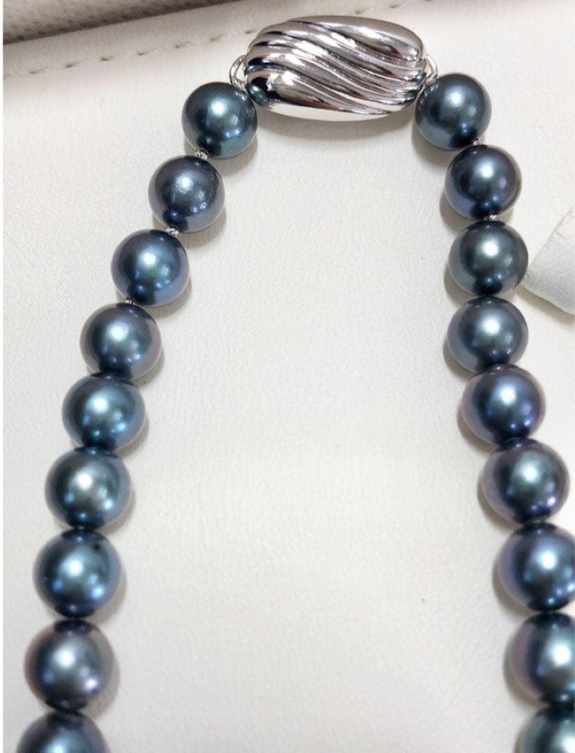 Akoya pearl necklace with blue-black semi-round pearls 7.0-7.5mm on silver clasp with Jewelry Maki stamp