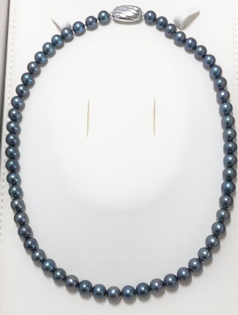 Akoya pearl necklace with blue-black semi-round pearls 7.0-7.5mm on silver clasp with Jewelry Maki stamp
